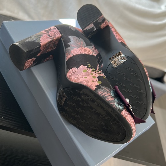 Gorgeous jewelled pumps! ONLY WORN ONCE! - Picture 5 of 7